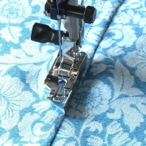 Bernette 1/4" Quilting Foot with Guide - Image 2