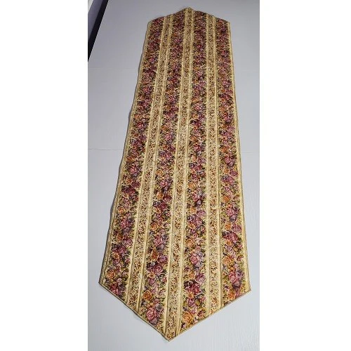 FROSTED ROSES FLORAL TABLE RUNNER - Image 5
