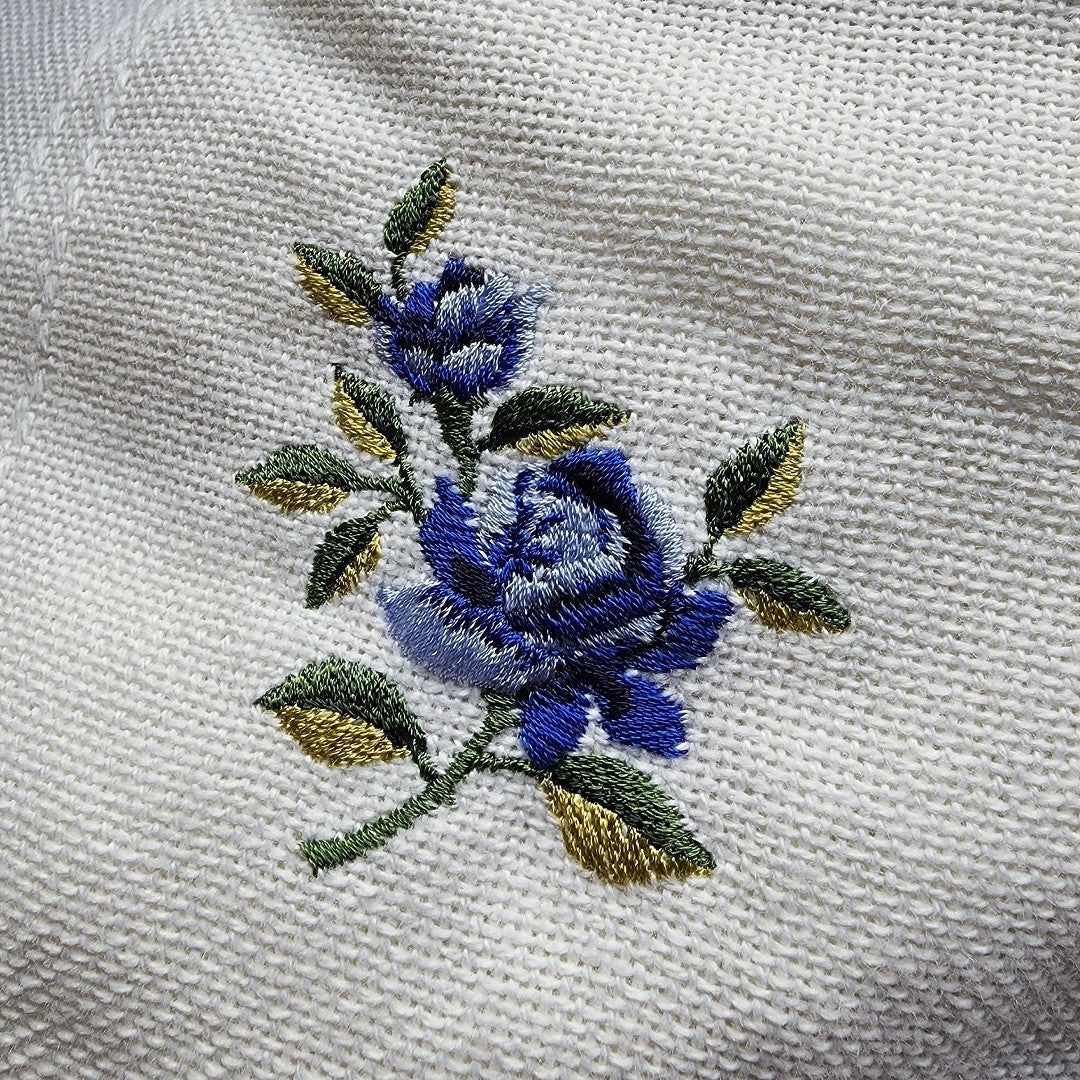 VICTORIAN ROSE FRINGED THROW - Image 4