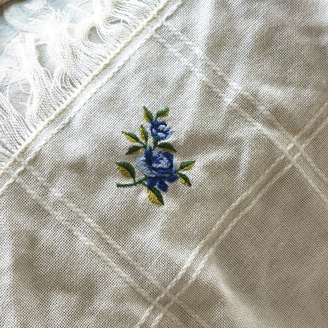 VICTORIAN ROSE FRINGED THROW - Image 6