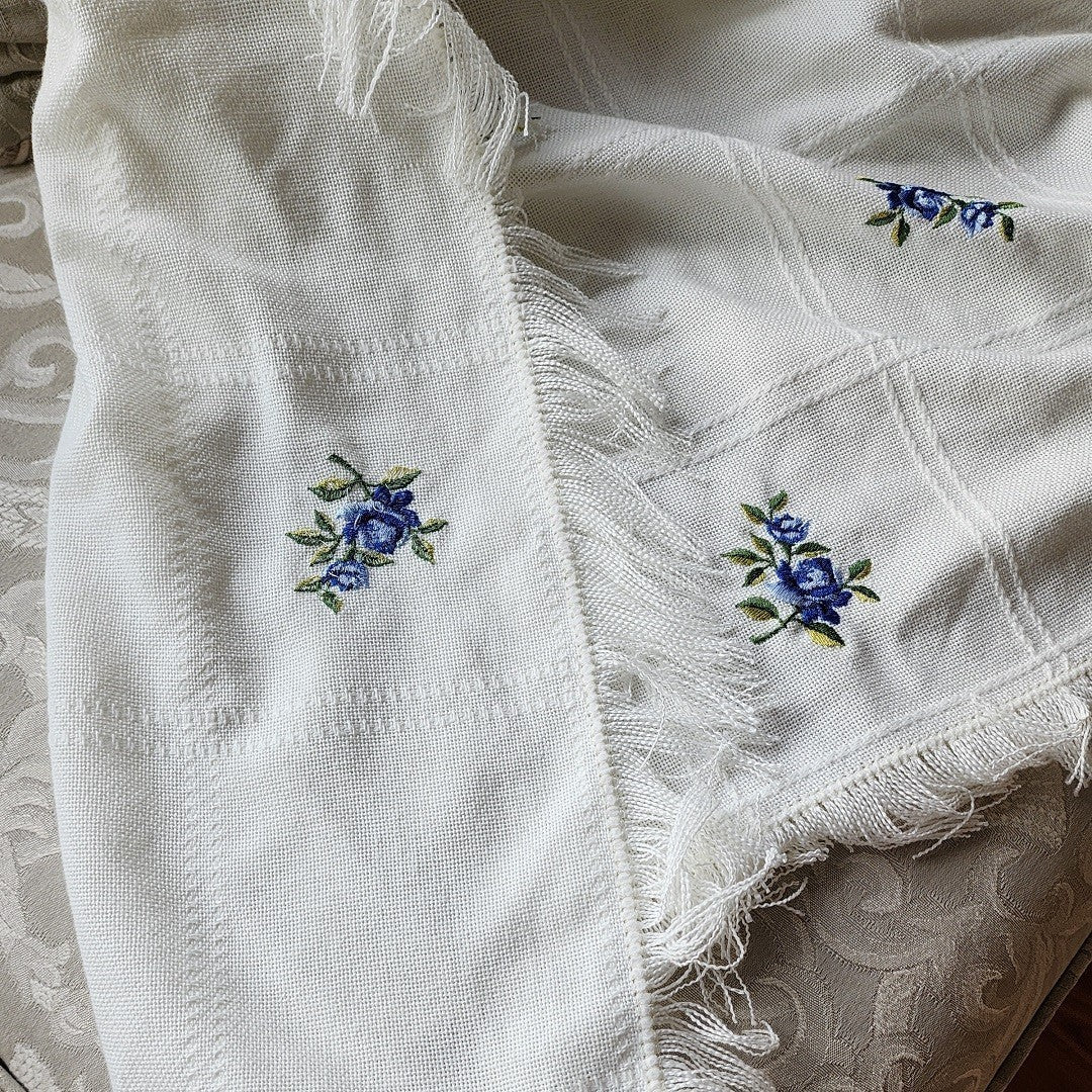 VICTORIAN ROSE FRINGED THROW - Image 7