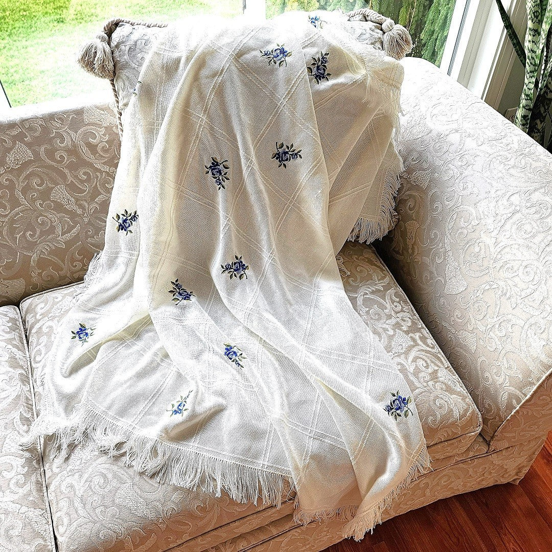 VICTORIAN ROSE FRINGED THROW - Image 8